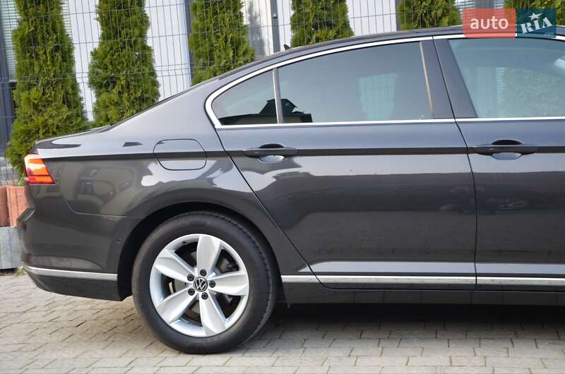 Седан Volkswagen Passat 2020 в Львові