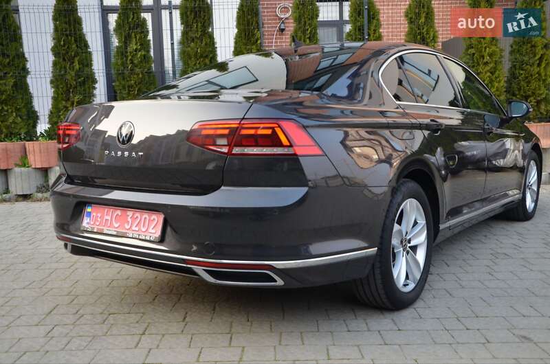 Седан Volkswagen Passat 2020 в Львові