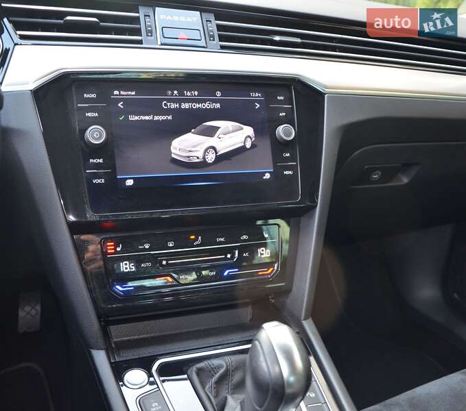 Седан Volkswagen Passat 2020 в Львові