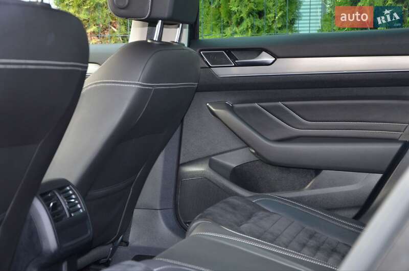 Седан Volkswagen Passat 2020 в Львові