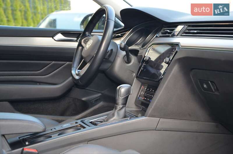 Седан Volkswagen Passat 2020 в Львові