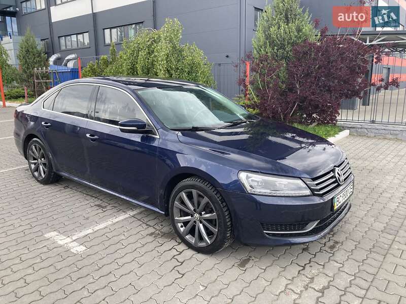 Седан Volkswagen Passat 2015 в Львове
