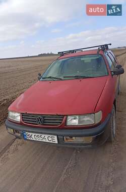Универсал Volkswagen Passat 1994 в Опарипсах
