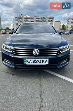 Седан Volkswagen Passat 2017 в Києві