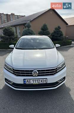 Седан Volkswagen Passat 2018 в Днепре