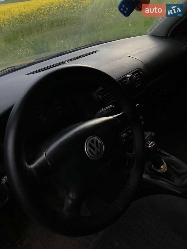 Седан Volkswagen Passat 1999 в Нововолынске