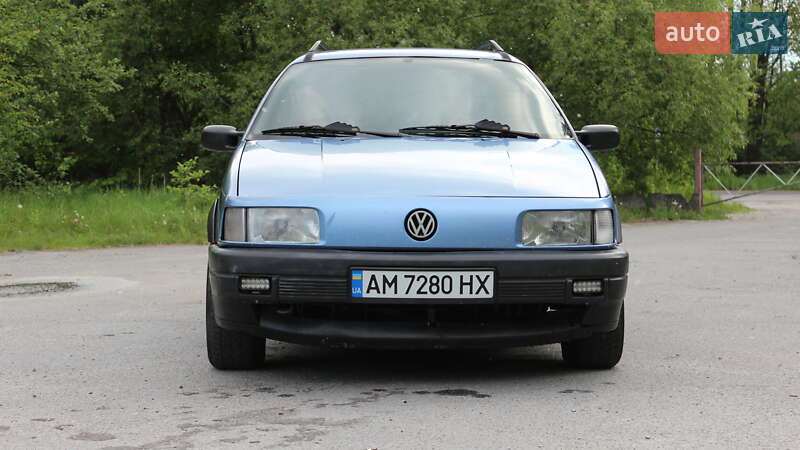 Універсал Volkswagen Passat 1993 в 