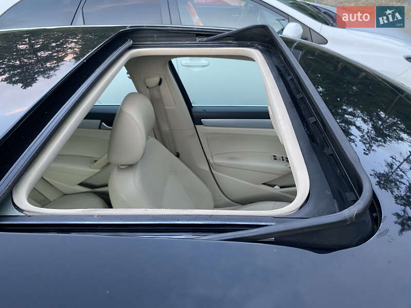 Седан Volkswagen Passat 2012 в Луцке