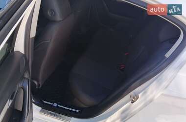 Седан Volkswagen Passat 2012 в 