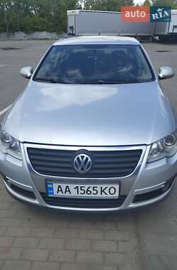 Седан Volkswagen Passat 2010 в Киеве