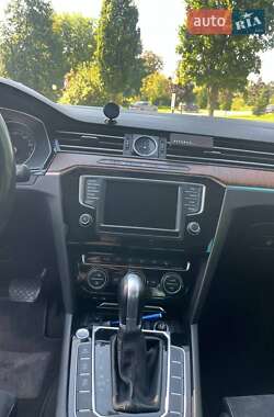 Седан Volkswagen Passat 2015 в 
