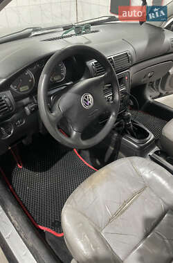 Седан Volkswagen Passat 2001 в 