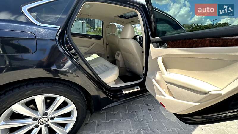 Седан Volkswagen Passat 2012 в Киеве