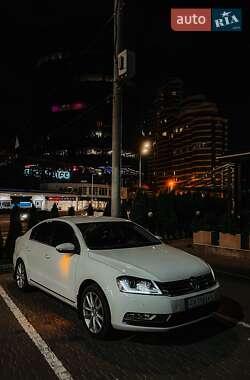 Седан Volkswagen Passat 2013 в Киеве