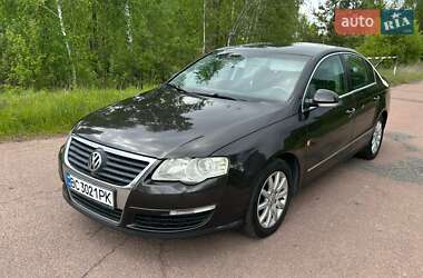 Седан Volkswagen Passat 2005 в Коростене
