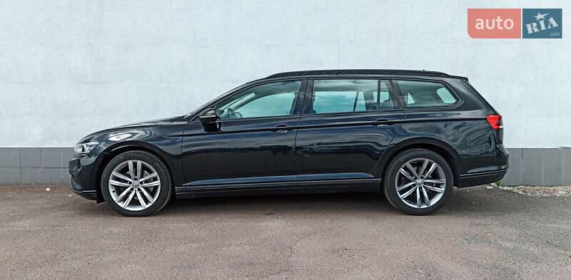 Универсал Volkswagen Passat 2021 в Киеве