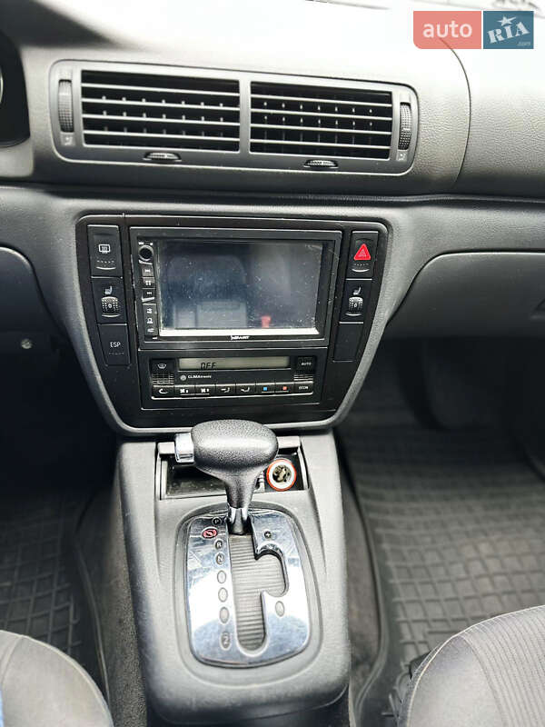 Універсал Volkswagen Passat 2004 в Одесі