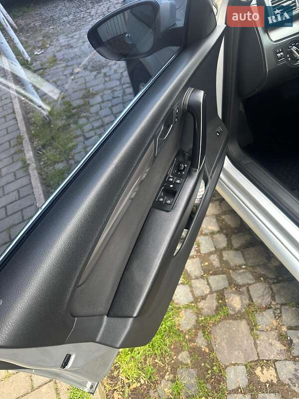 Седан Volkswagen Passat 2012 в Мукачевому