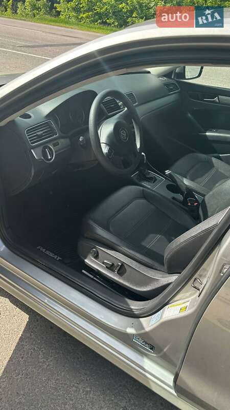 Седан Volkswagen Passat 2013 в Харькове