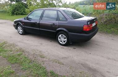 Седан Volkswagen Passat 1994 в 