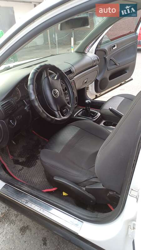 Універсал Volkswagen Passat 2001 в Дніпрі