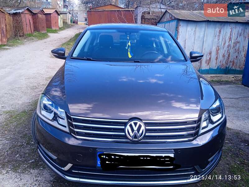 Седан Volkswagen Passat 2012 в Глухове