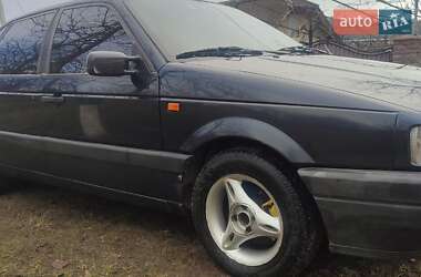 Седан Volkswagen Passat 1993 в 