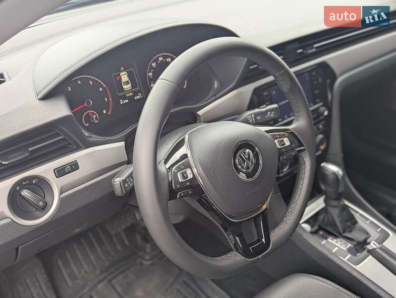 Седан Volkswagen Passat 2021 в Ровно