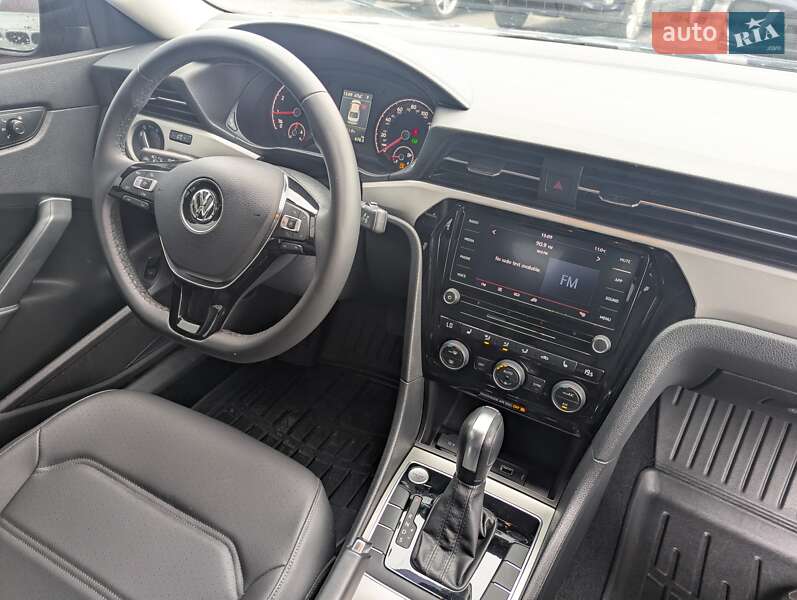 Седан Volkswagen Passat 2021 в Ровно
