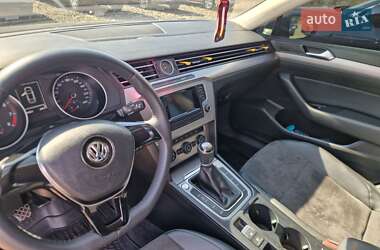 Седан Volkswagen Passat 2015 в 
