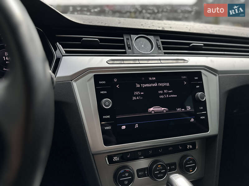 Седан Volkswagen Passat 2018 в Львові