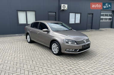 Седан Volkswagen Passat 2011 в 