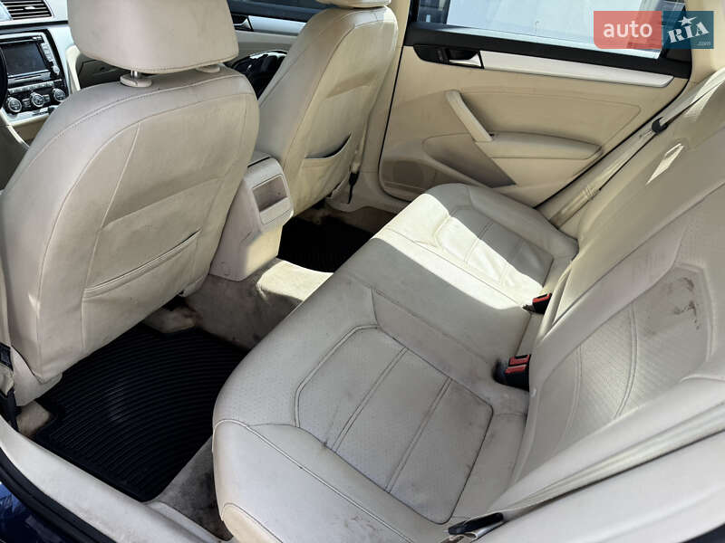 Седан Volkswagen Passat 2012 в Рівному