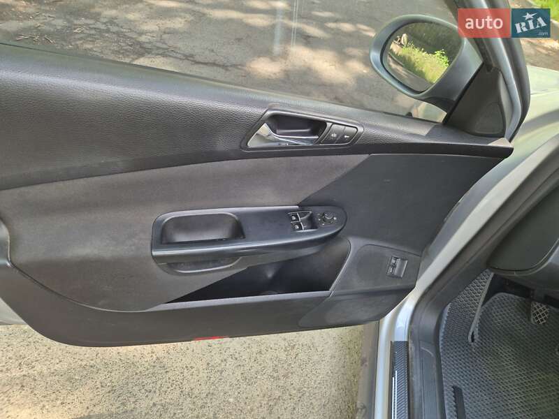 Универсал Volkswagen Passat 2006 в Киеве