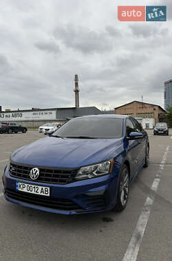 Седан Volkswagen Passat 2016 в Киеве