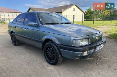 Седан Volkswagen Passat 1988 в Стрию