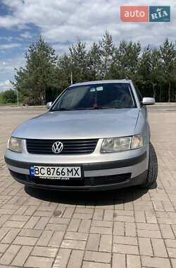 Универсал Volkswagen Passat 1997 в Новояворовске