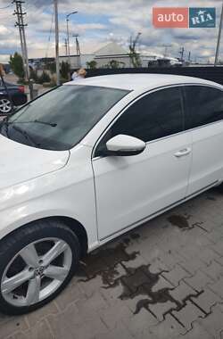 Седан Volkswagen Passat 2011 в Киеве