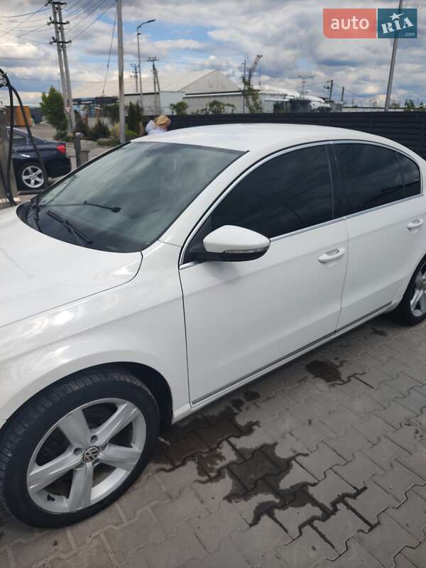 Седан Volkswagen Passat 2011 в Києві