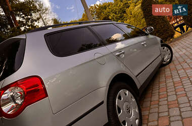 Универсал Volkswagen Passat 2010 в 