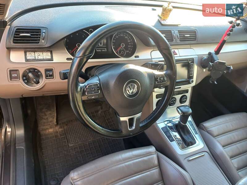 Универсал Volkswagen Passat 2009 в Ровно