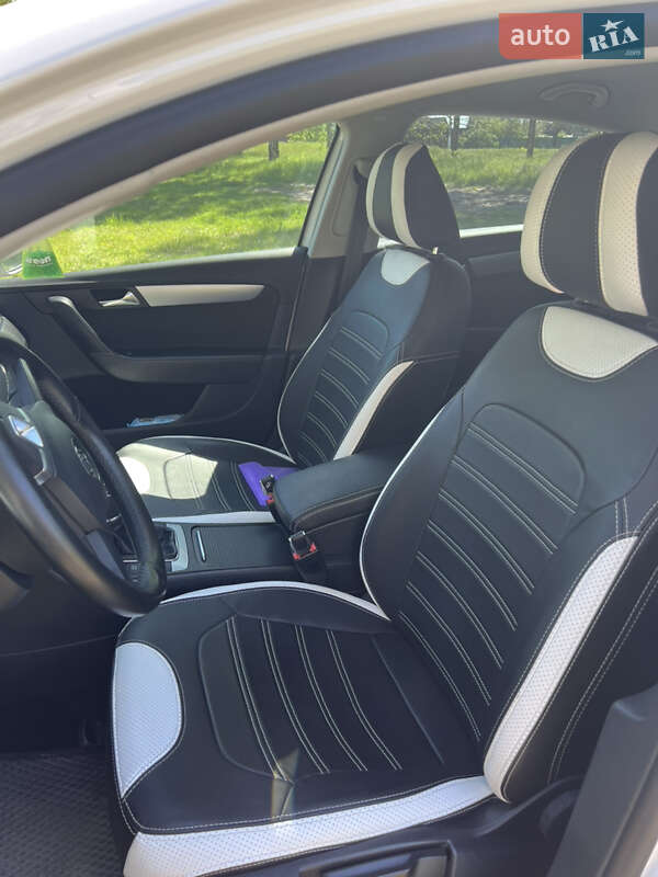 Седан Volkswagen Passat 2012 в Прилуках
