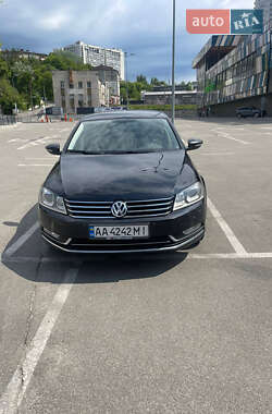 Седан Volkswagen Passat 2012 в Киеве