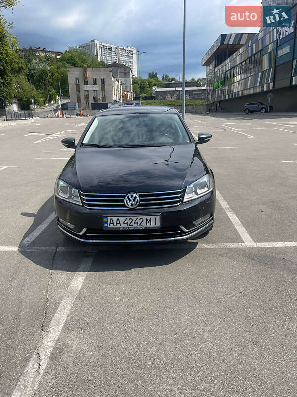Седан Volkswagen Passat 2012 в 