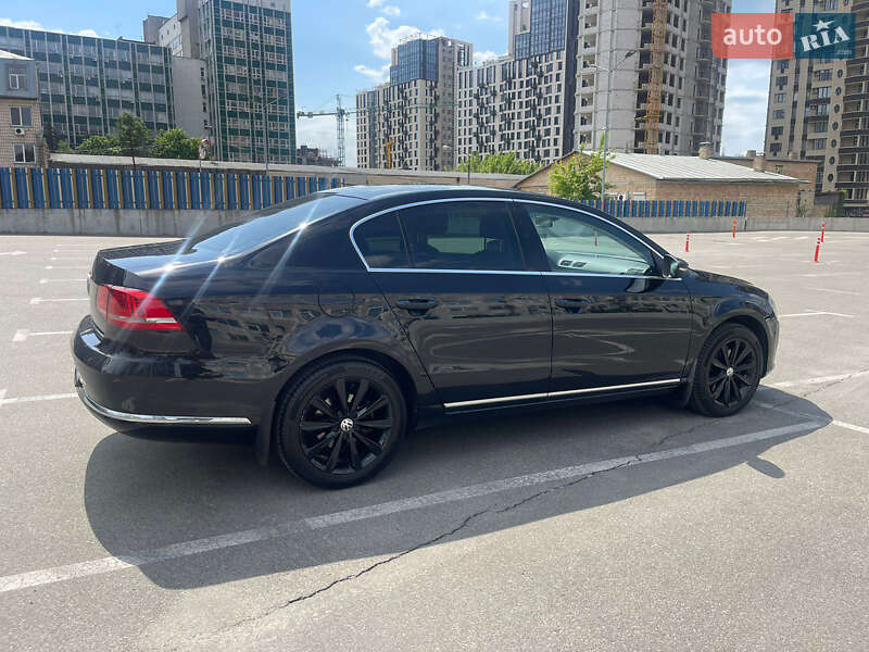 Седан Volkswagen Passat 2012 в Києві