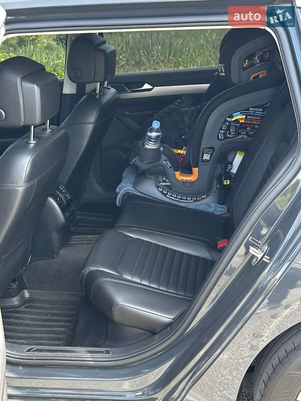 Универсал Volkswagen Passat 2019 в Киеве