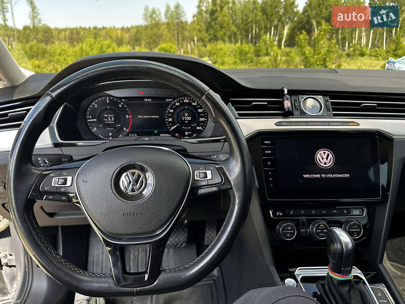Универсал Volkswagen Passat 2019 в Киеве