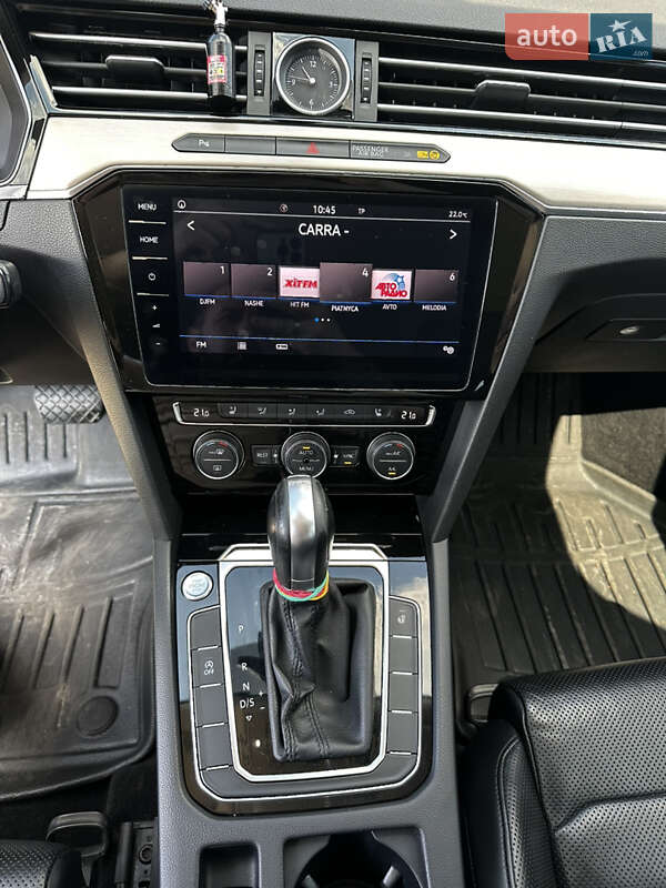 Универсал Volkswagen Passat 2019 в Киеве