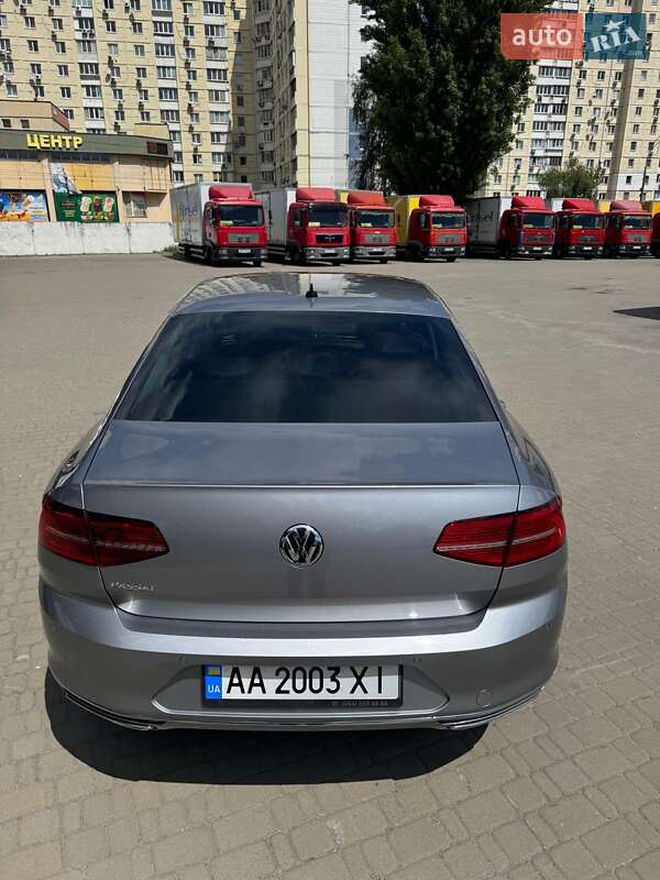 Седан Volkswagen Passat 2018 в Киеве