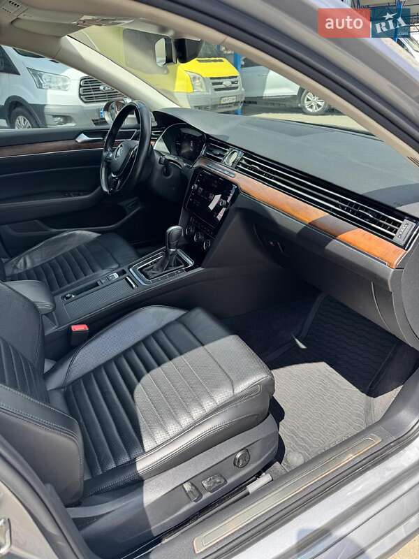 Седан Volkswagen Passat 2018 в Киеве
